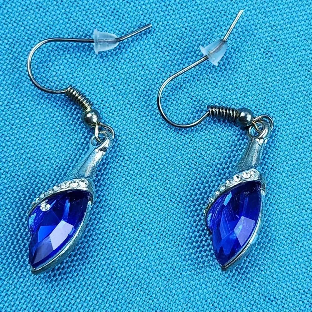 🔹️Blue Crystal Dangling Earrings - Picture 8 of 10